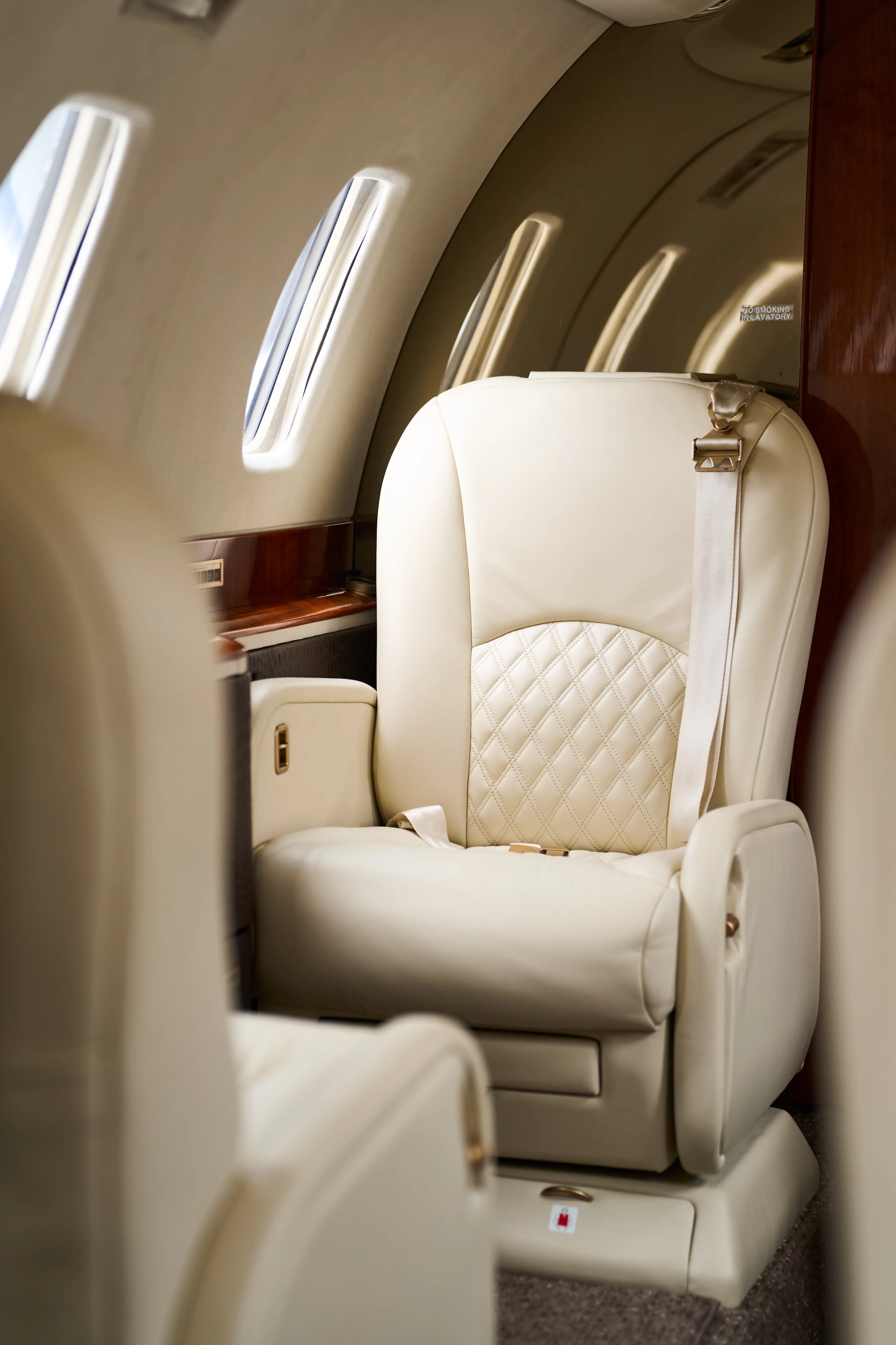 Private aircraft cabin seat